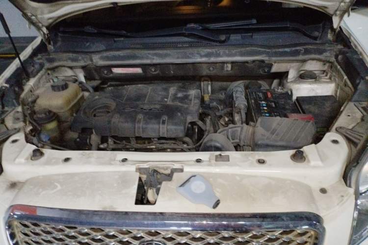 Used SsangYong Korando 2013 2.0L Gasoline Two-Wheel Drive Automatic Elite Edition Engine Bay