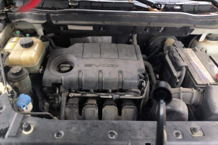 Used SsangYong Korando 2013 2.0L Gasoline Two-Wheel Drive Automatic Elite Edition Engine Bay