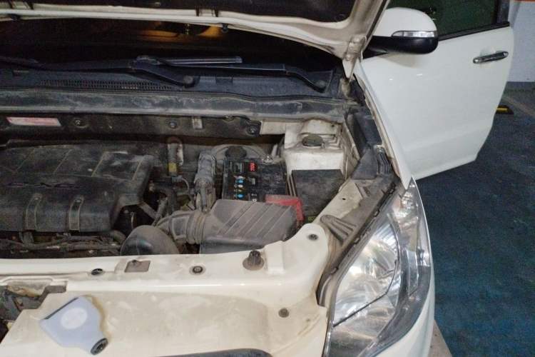 Used SsangYong Korando 2013 2.0L Gasoline Two-Wheel Drive Automatic Elite Edition Engine Bay Left