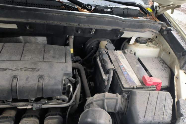 Used SsangYong Korando 2013 2.0L Gasoline Two-Wheel Drive Automatic Elite Edition Engine Bay Left
