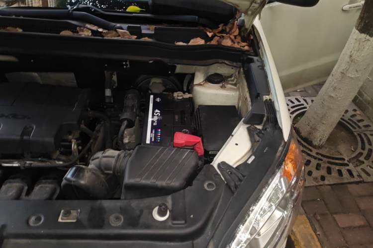 Used SsangYong Korando 2013 2.0L Gasoline Two-Wheel Drive Automatic Elite Edition Engine Bay Left