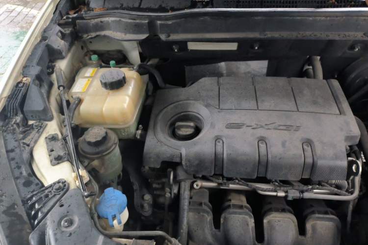 Used SsangYong Korando 2013 2.0L Gasoline Two-Wheel Drive Automatic Elite Edition Engine Bay Right