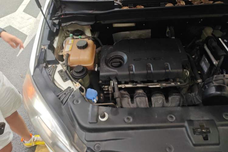 Used SsangYong Korando 2013 2.0L Gasoline Two-Wheel Drive Automatic Elite Edition Engine Bay Right