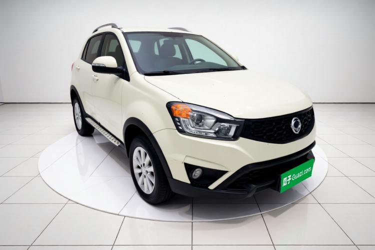 Used SsangYong Korando 2013 2.0L Gasoline Two-Wheel Drive Automatic Elite Edition Front Right 45 Deg