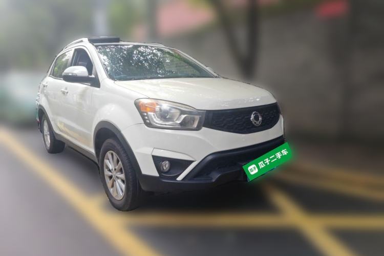 Used SsangYong Korando 2013 2.0L Gasoline Two-Wheel Drive Automatic Elite Edition Front Right 45 Deg