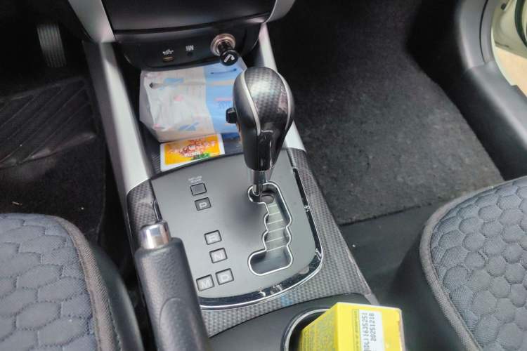 Used SsangYong Korando 2013 2.0L Gasoline 4x4 Automatic Elite Navigation Edition Gear Lever