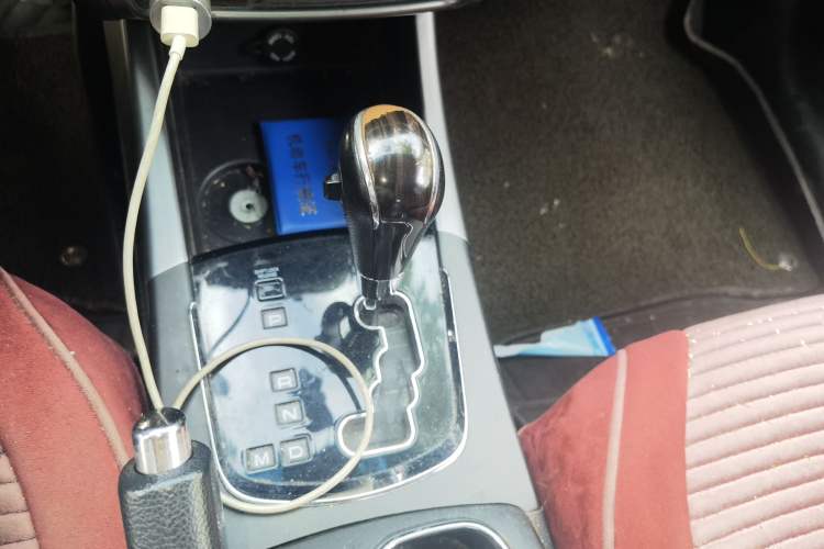 Used SsangYong Korando 2013 2.0L Gasoline 4x4 Automatic Elite Navigation Edition Gear Lever