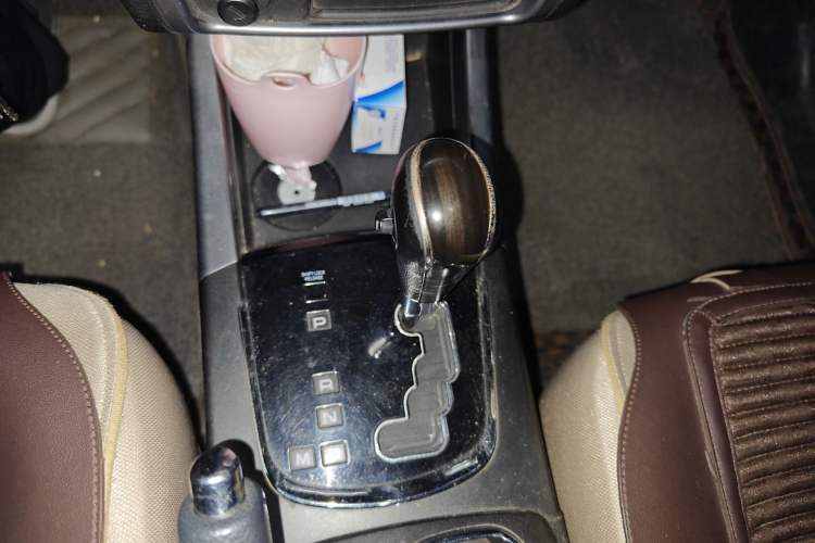 Used SsangYong Korando 2013 2.0L Gasoline Two-Wheel Drive Automatic Elite Edition Gear Lever