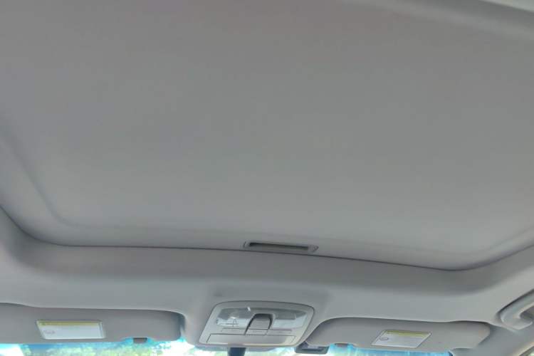 Used SsangYong Korando 2013 2.0L Gasoline 4x4 Automatic Elite Navigation Edition Headliner