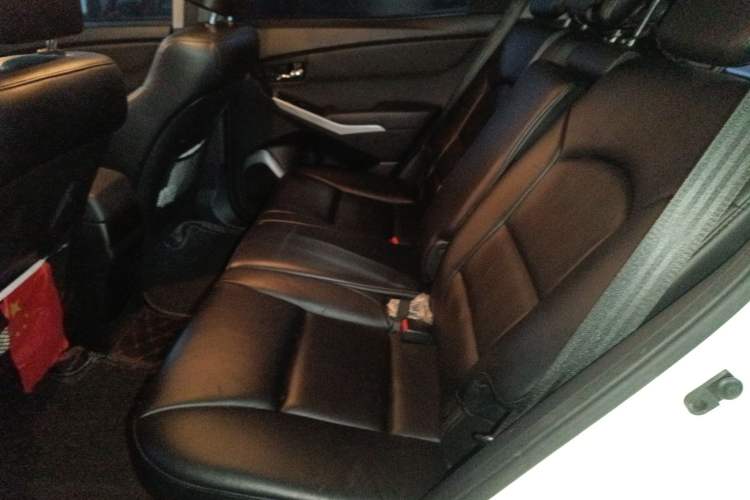 Used SsangYong Korando 2013 2.0L Gasoline Two-Wheel Drive Automatic Luxury Navigation Edition Left Rear Seat