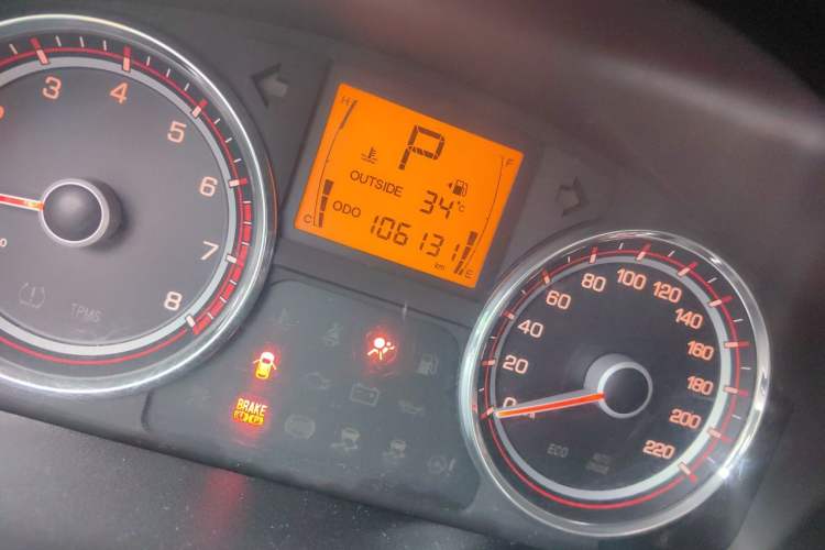 Used SsangYong Korando 2013 2.0L Gasoline 4x4 Automatic Elite Navigation Edition Odometer Close Up