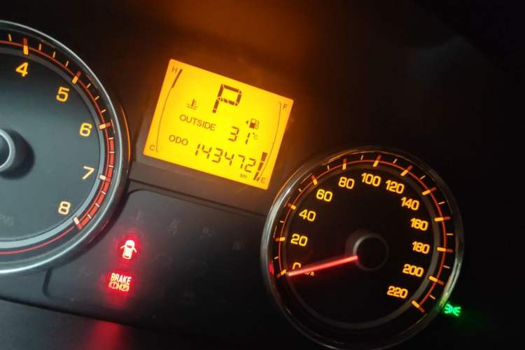Used SsangYong Korando 2013 2.0L Gasoline Two-Wheel Drive Automatic Elite Edition Odometer Close Up