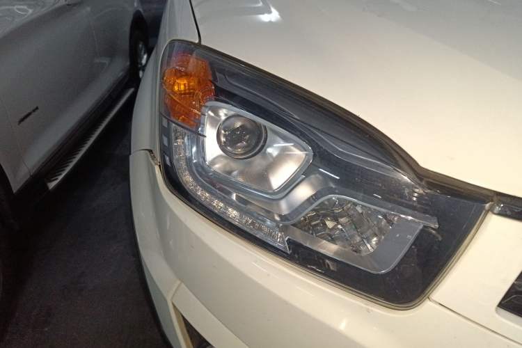 Used SsangYong Korando 2013 2.0L Gasoline Two-Wheel Drive Automatic Luxury Navigation Edition Right Front Headlight