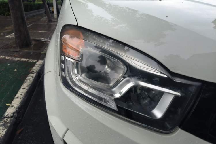 Used SsangYong Korando 2013 2.0L Gasoline Two-Wheel Drive Automatic Elite Edition Right Front Headlight