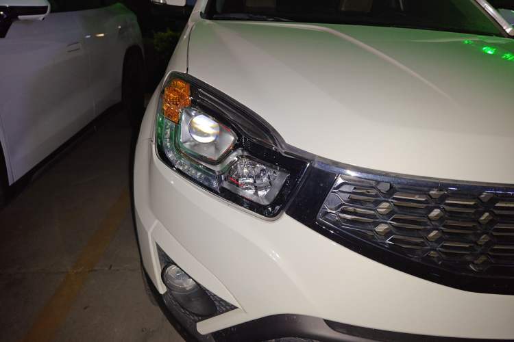 Used SsangYong Korando 2013 2.0L Gasoline Two-Wheel Drive Automatic Elite Edition Right Front Headlight