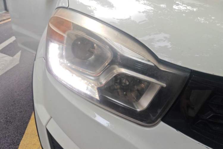 Used SsangYong Korando 2013 2.0L Gasoline Two-Wheel Drive Automatic Elite Edition Right Front Headlight
