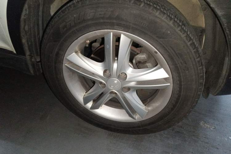 Used SsangYong Korando 2013 2.0L Gasoline Two-Wheel Drive Automatic Luxury Navigation Edition Right Front Wheel Hub