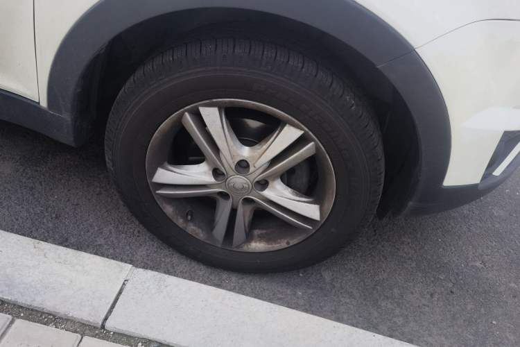 Used SsangYong Korando 2013 2.0L Gasoline 4x4 Automatic Elite Navigation Edition Right Front Wheel Hub