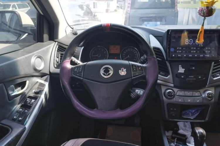 Used SsangYong Korando 2013 2.0L Gasoline Two-Wheel Drive Automatic Elite Edition Steering Wheel