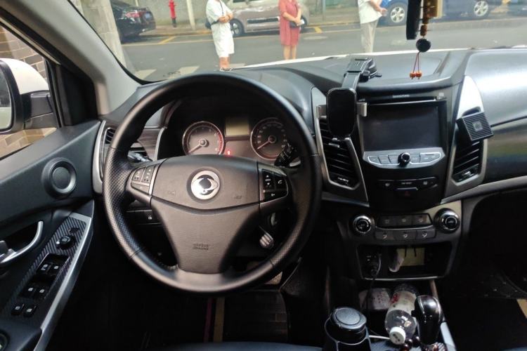 Used SsangYong Korando 2013 2.0L Gasoline Two-Wheel Drive Automatic Elite Edition Steering Wheel