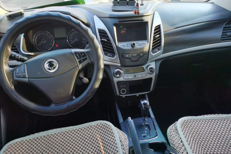Used SsangYong Korando 2014 2.0L Gasoline 4x4 Automatic Luxury Navigation Edition Center Console