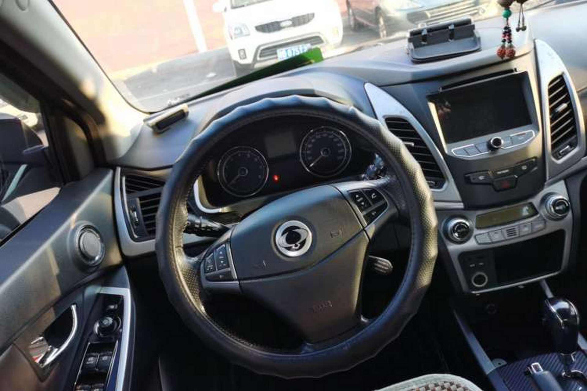 Used SsangYong Korando 2014 2.0L Gasoline 4x4 Automatic Luxury Navigation Edition Steering Wheel