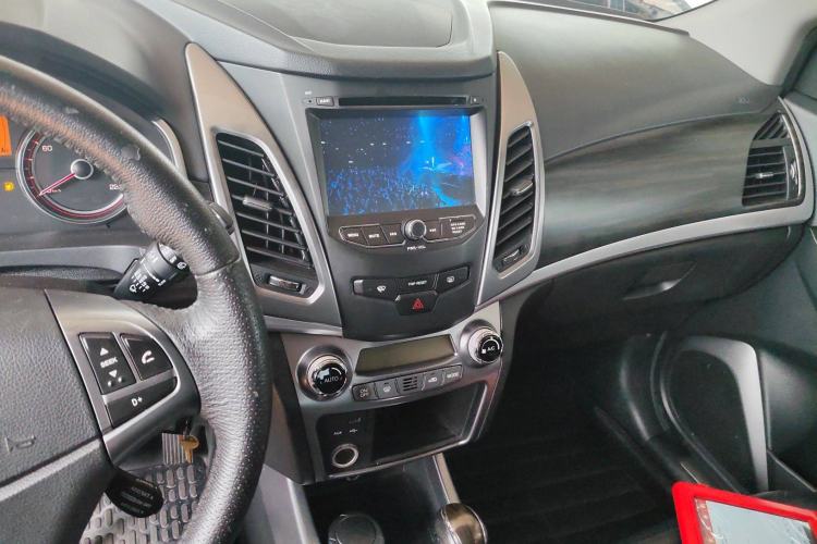Used SsangYong Korando 2014 2.0L Gasoline 4x4 Automatic Luxury Navigation Edition Audio And AC Panel
