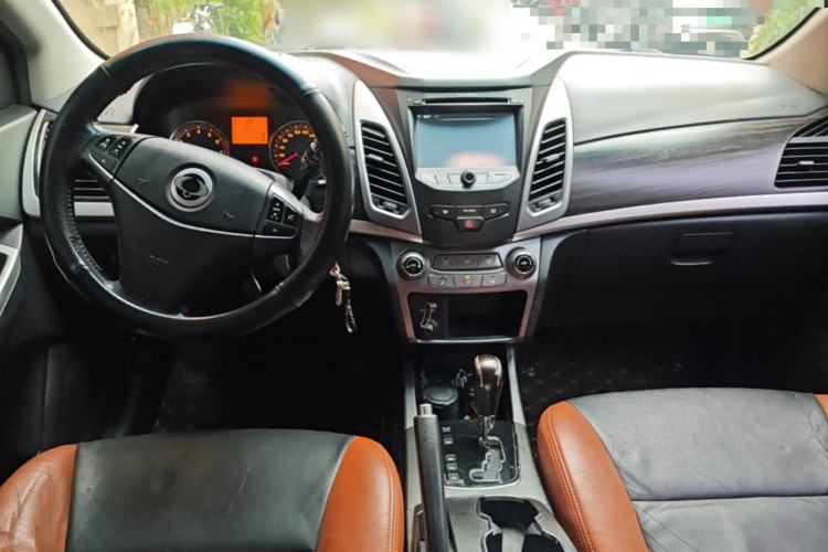 Used SsangYong Korando 2014 2.0L Gasoline Two-Wheel Drive Automatic Elite Navigation Edition Center Console