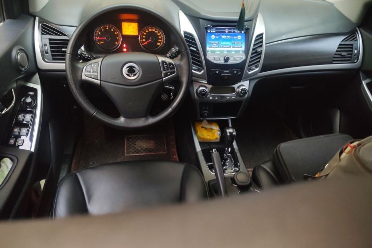 Used SsangYong Korando 2014 2.0L Gasoline 4x4 Automatic Luxury Navigation Edition Center Console