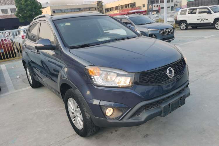 Used SsangYong Korando 2014 2.0L Gasoline Two-Wheel Drive Manual Comfort Navigation Edition Front Right 45 Deg