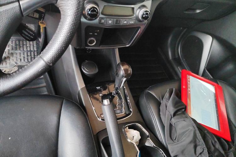 Used SsangYong Korando 2014 2.0L Gasoline 4x4 Automatic Luxury Navigation Edition Gear Lever