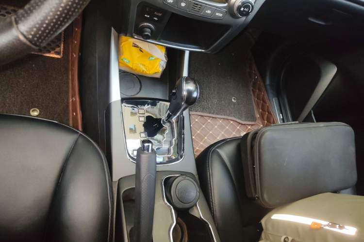 Used SsangYong Korando 2014 2.0L Gasoline 4x4 Automatic Luxury Navigation Edition Gear Lever