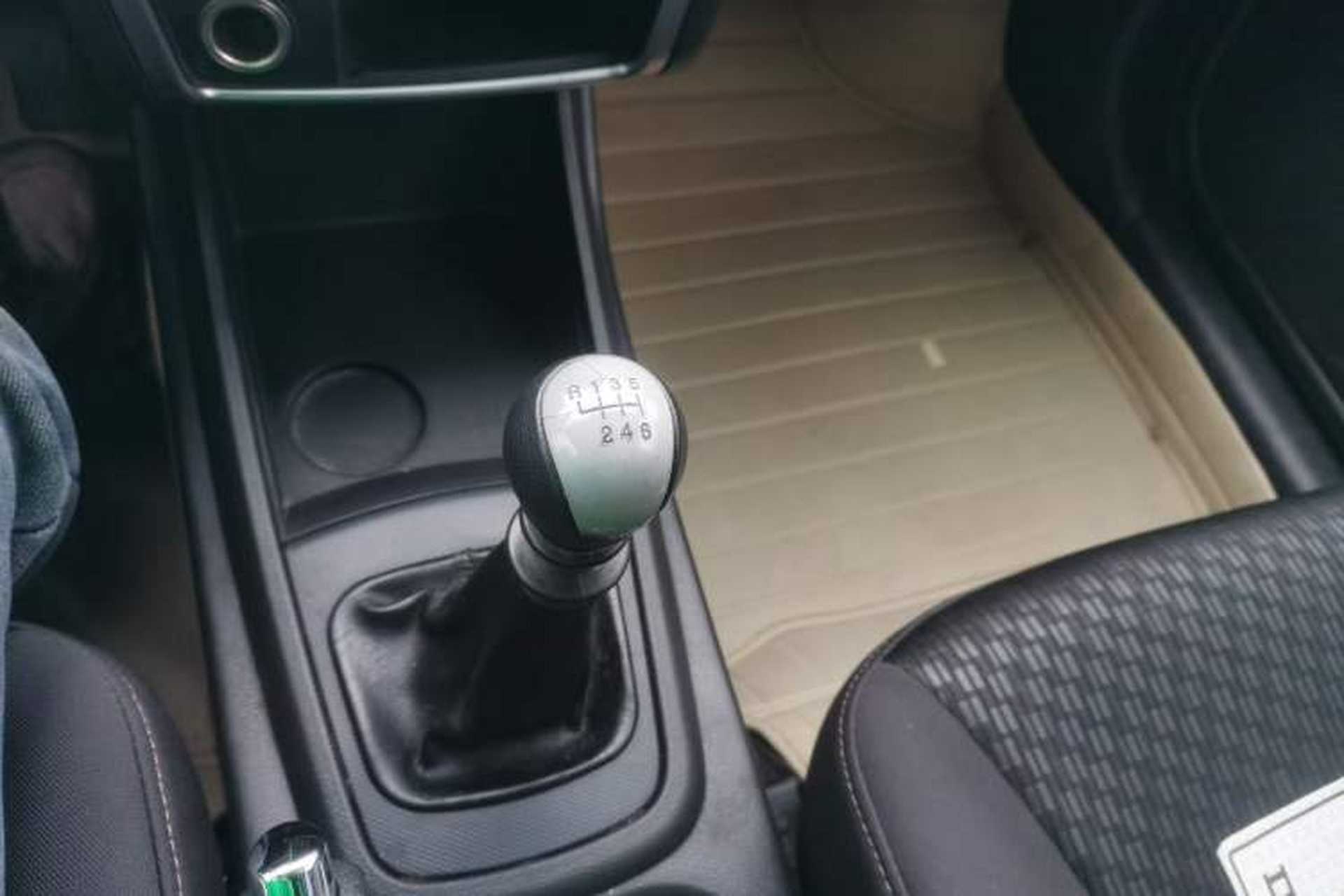 Used SsangYong Korando 2014 2.0L Gasoline Two-Wheel Drive Manual Comfort Navigation Edition Gear Lever