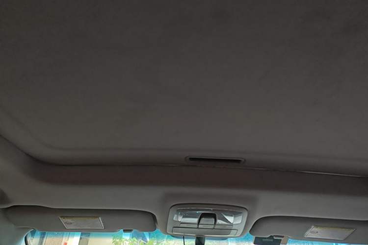 Used SsangYong Korando 2014 2.0L Gasoline Two-Wheel Drive Automatic Elite Navigation Edition Headliner