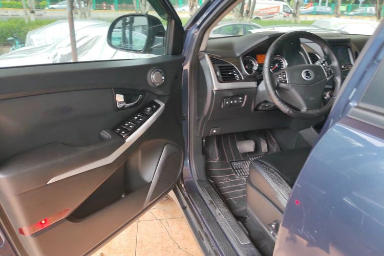 Used SsangYong Korando 2014 2.0L Gasoline 4x4 Automatic Luxury Navigation Edition Interior 3