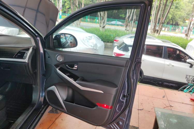 Used SsangYong Korando 2014 2.0L Gasoline 4x4 Automatic Luxury Navigation Edition Interior 5