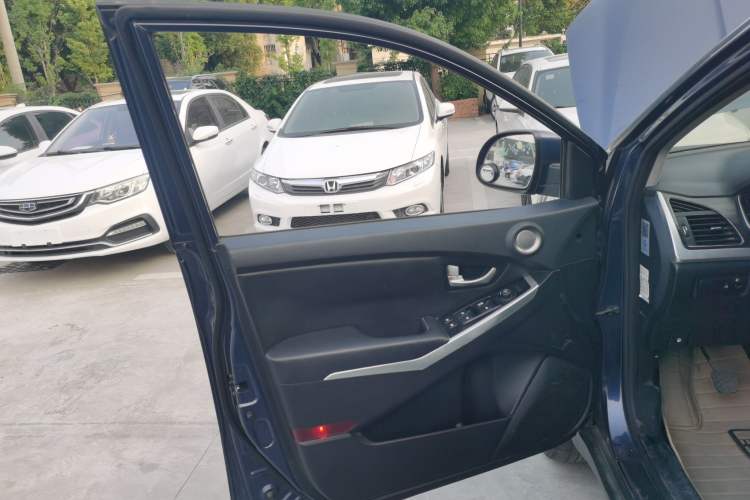 Used SsangYong Korando 2014 2.0L Gasoline Two-Wheel Drive Manual Comfort Navigation Edition Left Front Door Interior