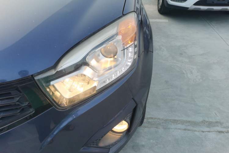 Used SsangYong Korando 2014 2.0L Gasoline Two-Wheel Drive Manual Comfort Navigation Edition Left Front Headlight