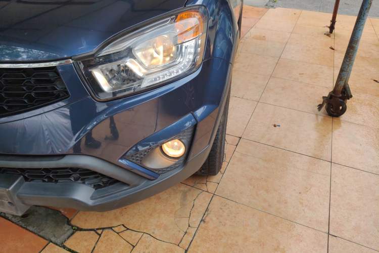 Used SsangYong Korando 2014 2.0L Gasoline 4x4 Automatic Luxury Navigation Edition Left Front Headlight