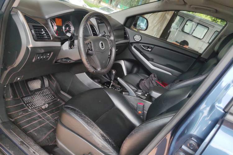 Used SsangYong Korando 2014 2.0L Gasoline 4x4 Automatic Luxury Navigation Edition Left Front Seat