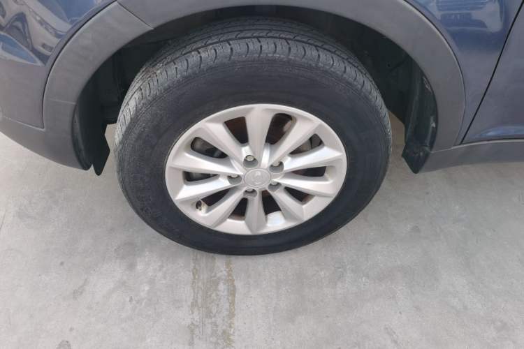 Used SsangYong Korando 2014 2.0L Gasoline Two-Wheel Drive Manual Comfort Navigation Edition Left Front Wheel Hub