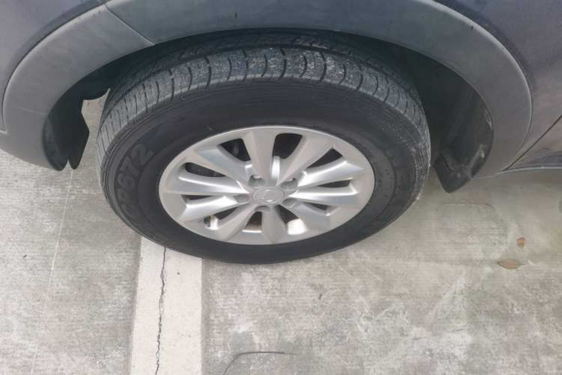 Used SsangYong Korando 2014 2.0L Gasoline Two-Wheel Drive Manual Comfort Navigation Edition Left Front Wheel Hub