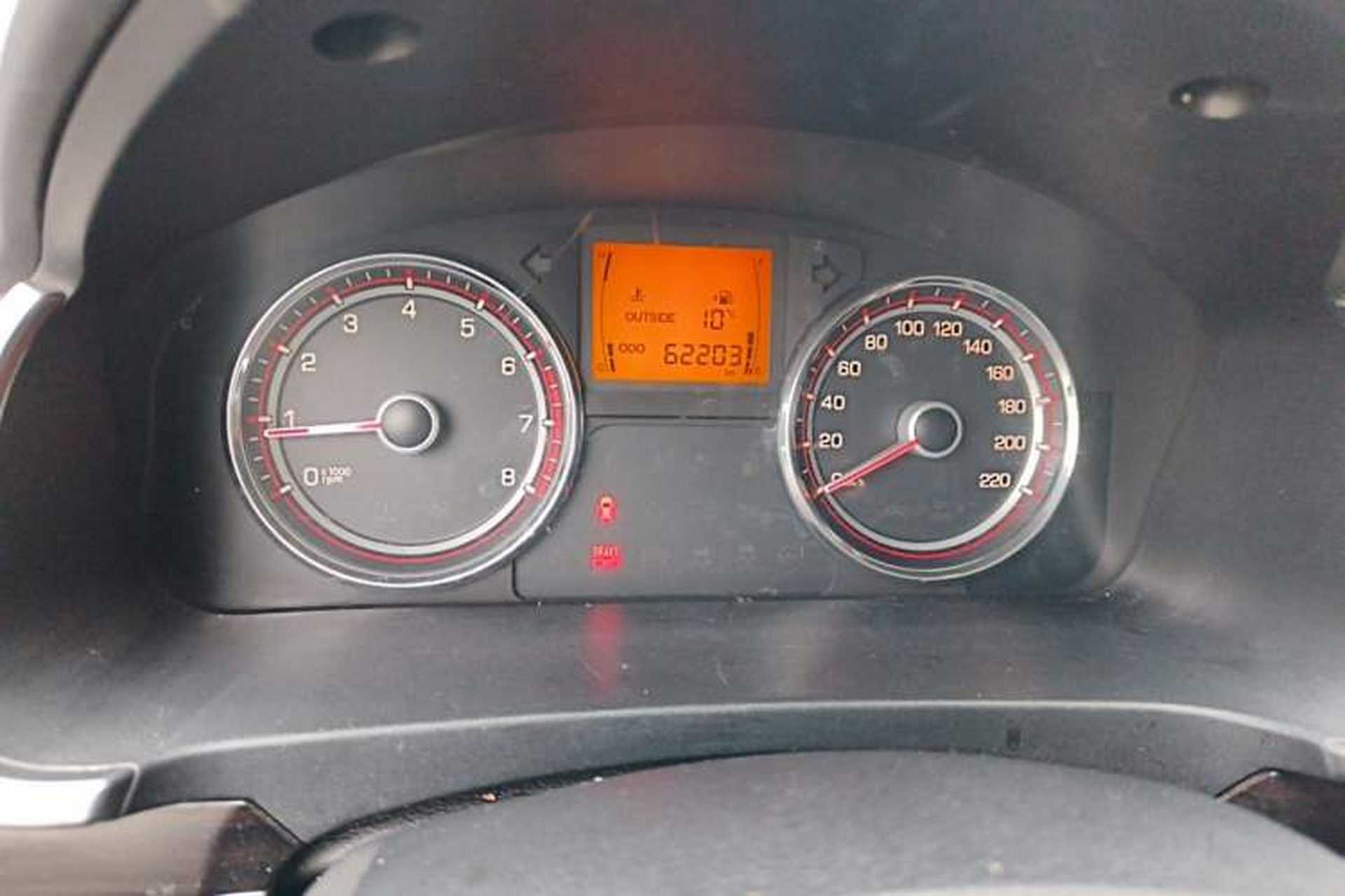 Used SsangYong Korando 2014 2.0L Gasoline Two-Wheel Drive Manual Comfort Navigation Edition Odometer Close Up