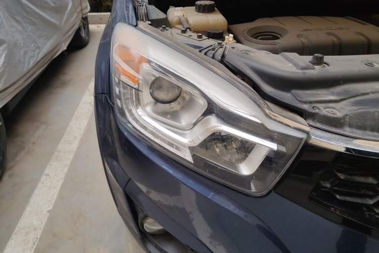 Used SsangYong Korando 2014 2.0L Gasoline 4x4 Automatic Luxury Navigation Edition Right Front Headlight