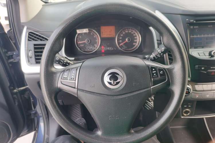 Used SsangYong Korando 2014 2.0L Gasoline Two-Wheel Drive Manual Comfort Navigation Edition Steering Wheel