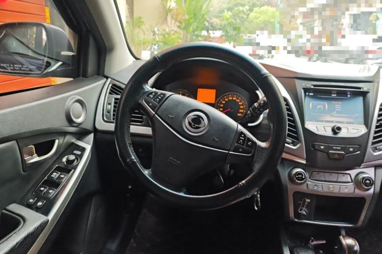 Used SsangYong Korando 2014 2.0L Gasoline Two-Wheel Drive Automatic Elite Navigation Edition Steering Wheel