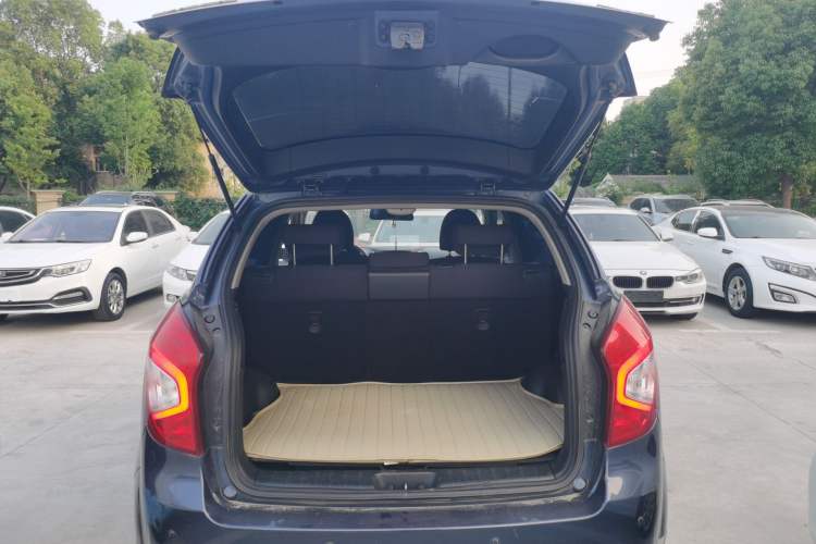 Used SsangYong Korando 2014 2.0L Gasoline Two-Wheel Drive Manual Comfort Navigation Edition Trunk