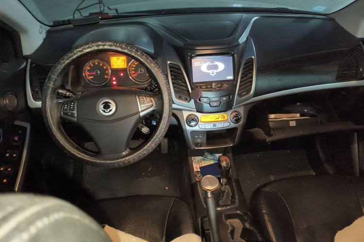 Used SsangYong Korando 2014 2.0L Gasoline Two-Wheel Drive Automatic Luxury Navigation Edition Center Console