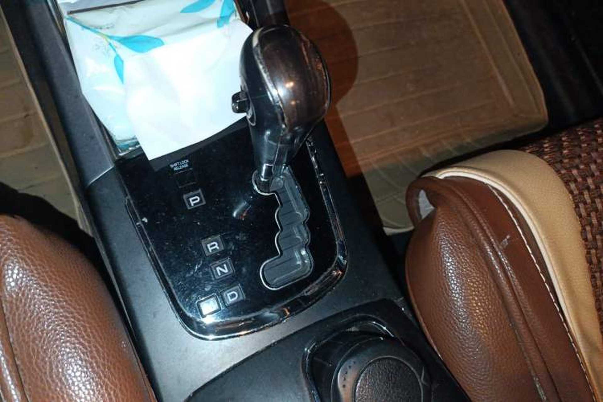 Used SsangYong Korando 2014 2.0L Gasoline Two-Wheel Drive Automatic Elite Navigation Edition Gear Lever