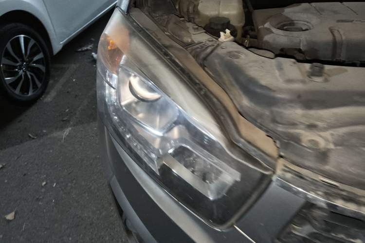 Used SsangYong Korando 2014 2.0L Gasoline Two-Wheel Drive Automatic Luxury Navigation Edition Right Front Headlight